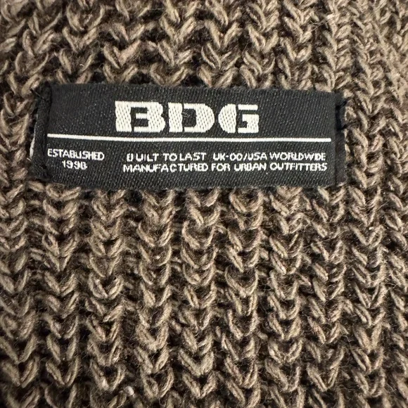 BDG Urban Outfitters Boxy Cropped Fisherman Knit Sweater - Picture 4 of 8